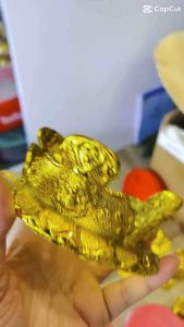 Đế  ba chân mạ vàng size vừa  dùng làm tháp tỏi thần Tài mang lại May mắn Tài Lộc.