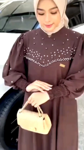 Gamis Crinkle untuk Acara: Desain Gamis Wanita Terbaru