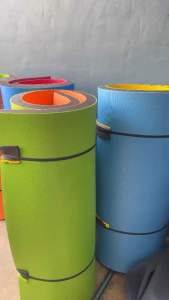 แผ่นยางทำแพ หนา60 มิล ขนาด 130*240มิล สีทูโทน2 สี ทำแพเปียก แพลาก ลอยน้ำได้ดี คนนั่งได่