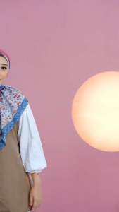 HARGA PROMO-IZZY SCARF SEGIEMPAT VOAL MOTIF EXCLUSIVE LASERCUT BY NADHEERA LUXURY- INAYAHHIJAB