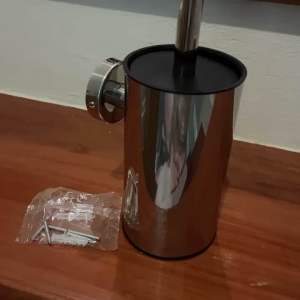 แปรงขัดห้องน้ําสแตนเลสติดผนังมีฝาปิด#แปรงทำความสะอาดโถ#ส่งต่อมือ1 #ของใหม่ในกล่อง