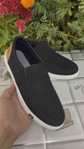 Giày lười vãi nam mẫu mới..kiểu dáng trẻ trungnam tính..size từ 38-43..đế cao su mềm chống trơn trượt