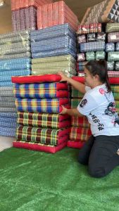 ที่นอนนุ่น แบบ 5 พับ ลายสก็อตดั้งเดิม ขนาด : 60 x 175 x 8 ซม. ยัดด้วยนุ่นล้วน นุ่นแท้ 100%