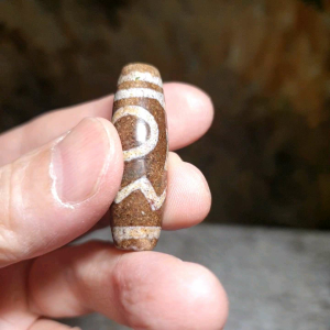 Aged Tibetan Xang Xung (Zhang Zhung) "Xi Zeng Haui Xhu" Dzi with lots of very fine red spots (with certificate necklace string) 西藏老矿象雄满细朱砂息增怀诛天珠(带证书送项链绳)
