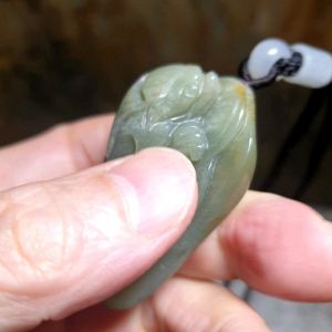Hetian Pebble Nephrite Ruyi Pi Xiu Jade pendant (with certificate) [Natural Crystal] 和田玉籽玉如意貔貅吊坠带证书)