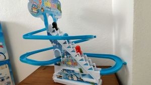 เพนกวินไต่บันได (ขนาดใหญ่) จำหน่ายจาก Jolly Penguin เพนกวิน เป็นเล่นเด็ก