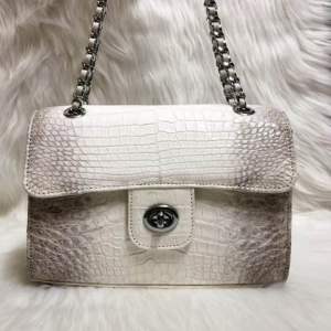 Túi đeo vai nữ da bụng cá sấu bạch tạng hima size 22cm