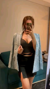 (S-XXL) LMB WUWI SPAN SKIRT ROK SPAN WANITA SLIT DUA\\n\\n Apa itu LMB WUWI SPAN SKIRT?\\n\\nLMB WUWI SPAN SKIRT adalah rok panjang yang dirancang khusus untuk acara wanita dengan ukuran S hingga XXL. Rok ini memiliki desain slit dua sisi yang menambah gaya dan keanggunan bagi penggunanya. Selain itu, LMB WUWI SPAN SKIRT cocok untuk berbagai acara formal dan semi-formal, serta dapat disesuaikan dengan berbagai gaya pakaian.\\n\\n Desain Rok Panjang Slit Dua\\n\\nDesain slit dua sisi pada LMB WUWI SPAN SKIRT memberikan tampilan yang elegan dan anggun. Slit ini memungkinkan gerakan yang lebih leluasa dan nyaman saat mengenakan rok ini. Selain itu, desain slit dua sisi ini membuat LMB WUWI SPAN SKIRT menjadi pilihan yang tepat untuk acara-acara formal dan semi-formal.\\n\\n Ukuran S-XXL Wanita\\n\\nLMB WUWI SPAN SKIRT tersedia dalam ukuran S hingga XXL, sehingga dapat disesuaikan dengan berbagai bentuk tubuh wanita. Dengan adanya variasi ukuran ini, LMB WUWI SPAN SKIRT menjadi pilihan yang tepat bagi wanita yang mencari rok panjang untuk acara dengan berbagai ukuran tubuh.\\n\\n Bagaimana Memilih LMB WUWI SPAN SKIRT?\\n\\nMemilih LMB WUWI SPAN SKIRT yang tepat dapat mempengaruhi penampilan Anda dalam acara-acara formal dan semi-formal. Berikut adalah beberapa hal yang perlu Anda pertimbangkan saat memilih LMB WUWI SPAN SKIRT:\\n\\n Memahami Skirt Span Wanita\\n\\nSkirt span adalah lebar bawah rok yang menentukan seberapa longgar atau ketat rok tersebut. Untuk LMB WUWI SPAN SKIRT, skirt span telah dirancang khusus untuk memberikan kenyamanan dan penampilan yang anggun. Pastikan Anda memahami skirt span sebelum memilih ukuran yang sesuai dengan tubuh Anda.\\n\\n Mencocokkan Ukuran S-XXL dengan Tubuh Anda\\n\\nLMB WUWI SPAN SKIRT tersedia dalam ukuran S hingga XXL, sehingga penting untuk memilih ukuran yang sesuai dengan tubuh Anda. Anda dapat menggunakan panduan ukuran yang disediakan oleh produsen untuk menentukan ukuran yang tepat. Jika Anda masih ragu, jangan ragu untuk menghubungi layanan pelanggan kami untuk mendapatkan saran lebih lanjut.\\n\\n Cara Memakai LMB WUWI SPAN SKIRT\\n\\nSetelah Anda memilih LMB WUWI SPAN SKIRT yang tepat, langkah selanjutnya adalah memakainya dengan benar. Berikut adalah beberapa tips yang dapat membantu Anda mengenakan LMB WUWI SPAN SKIRT dengan penampilan yang sempurna:\\n\\n Mengenakan Rok Panjang untuk Acara\\n\\nLMB WUWI SPAN SKIRT cocok untuk berbagai acara formal dan semi-formal. Untuk acara formal, Anda dapat mengenakan LMB WUWI SPAN SKIRT dengan blazer atau cardigan, serta sepatu heels. Sedangkan untuk acara semi-formal, Anda dapat mengenakan LMB WUWI SPAN SKIRT dengan atasan sederhana dan sepatu flat.\\n\\n Menyesuaikan Skirt Span dengan Gaya Anda\\n\\nSkirt span pada LMB WUWI SPAN SKIRT dapat disesuaikan dengan gaya Anda. Jika Anda ingin tampil lebih anggun, Anda dapat memilih skirt span yang lebih longgar. Sedangkan jika Anda ingin tampil lebih elegan, Anda dapat memilih skirt span yang lebih ketat. Pastikan Anda memilih skirt span yang sesuai dengan bentuk tubuh Anda dan gaya yang ingin Anda tampilkan.\\n\\nDengan memahami LMB WUWI SPAN SKIRT dan cara mengenakannya, Anda dapat menampilkan penampilan yang sempurna dalam acara-acara formal dan semi-formal. Selamat mencoba dan semoga sukses!\n}