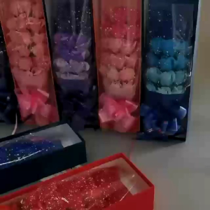 ช่อดอกกุหลาบ18ดอก พร้อมกล่องงานพรีเมี่ยมคุณภาพดี ดอกไม้วาเลนไทน์ 🌹แถมฟรีการ์ดอวยพร+สติ๊กเกอร์หัวใจ🌹 พร้อมส่งจากไทย🇹🇭