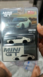 [XESAMSET] Xe mô hình Mini GT 1/64 Nissan Skyline Kenmeri Liberty Walk màu trắng phiên bản MiJo Exclusives giới hạn 1/9600. Hàng sưu tầm chi tiết đẹp. kim loại đúc cao cấp có logo bản quyền nissan sau hộp