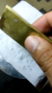 Koleksi lempengan kuningan panjang 6 cm asli