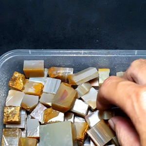 Bahan / Bongkahan Batu Akik Asli Natural Cempaka Motif Unik Tembus Lampu