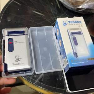 [Kèm Bộ Lưỡi + Hộp đựng ] Máy Cạo Râu Khô Tích Điện Pin Trâu. Thiết Kế Nhỏ Gọn Chắc Chắn.