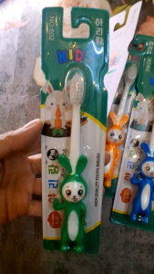 Bàn chải đánh răng Kids cho bé từ 3 -12 tuổi ( lông bàn chài mềm mịn )