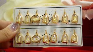 จี้พระประจำวันเกิดองค์เล็ก เหมาะกับสร้อย1สลึง มี2แบบ องค์ทองกับองค์สามกษัตริย์ กรอบกันน้ำ งานสวยมากปลุกเสกพร้อมส่ง(ราคา/องค์)