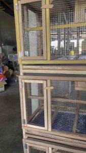 บ้านนก  3ชั้น3บ้าน3ถาดรอง3ประตู ขนาด150*60*50ซม. (ล้อมด้วยตาข่ายถี่แบบหนา)