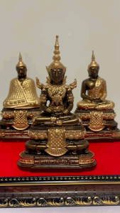 พระแก้ว 3 ถูก เนื้อแร่เหล็กน้ำพี้ 3.5 นิ้ว ขนาดหนักตัก กว้าง 2 นิ้ว ฐาน สูง 5.5 นิ้ว ฐาน ฟรี