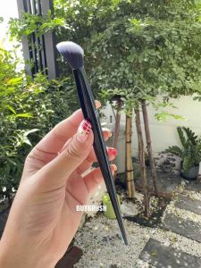 KVD35 - แปรงเกลี่ยคอนซิลเลอร์ใต้ตา ลงครีมบลัช: ความชุ่มชื้นใหม่ในใต้ตา