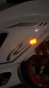 ไฟเลี้ยวหน้า yamaha yzf r7 /  MT07ตรงรุ่น พร้อมปลั้ก