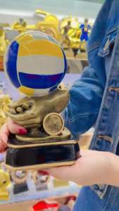 ถ้วยรางวัลหัววอลเลย์บอล นักกีฬายอดเยี่ยม (ทำป้ายข้อความฟรีแจ้งทางแชทครับ)