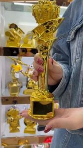 ถ้วยรางวัลสีทอง ไม้คฑา รุ่นใหม่ ของขวัญ เลือกราคาได้ (ทำป้ายข้อความฟรีแจ้งทางแชทครับ)