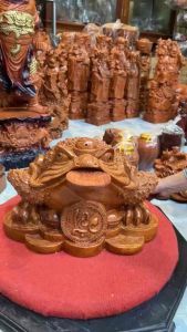 Cóc thiềm thừ ngậm tiền linh vật số 1 chiêu tài Lộc rất tốtcho người mới kinh doanh gỗ hương có 3 kích thước lựa chọn