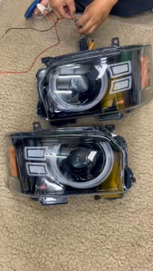 ไฟหน้า รถตู้ Commuter 2014 2015 2016 2017 2018 ลาย U-led ไฟวิ่ง