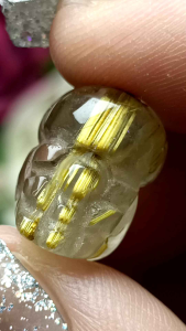 Golden Rutilated Pixiu Bead for bracelet 巴西纯天然钛晶貔貅(通孔) 招正财偏财