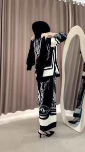 Setelan Wanita Kekinian: Baju Crop & Celana Kulot Highwaist