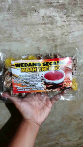 wedang secang Mbah tresno - wedang secang Jogja praktis - wedang secang isi 10 - minuman kesehatan alami - membantu meningkatkan kekebalan tubuh - menjaga tubuh dari radikal bebas - melancarkan darah