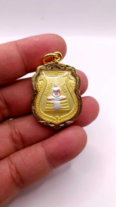 K830  เหรียญเสมา หลวงพ่อโสธร เนื้อ 3K หลัง พระอุโบสถหลังใหม่ ปี 2551 เลี่ยม กรอบพระ ทองไมครอน ขนาด 2.8 x 3.5 ซม. สินค้าพร้อมส่ง