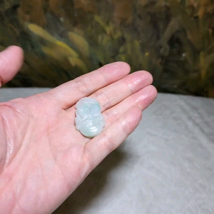Type A Jadeite Chinese Zodiac Pig pendant (free necklace cord) 翡翠生肖豬吊坠(送項链绳)