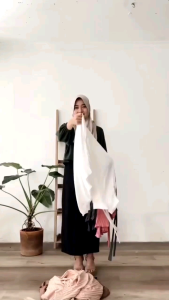 Anjani Dress Panjang Plisket Polos: Pilihan Elegan untuk Berbagai Kesempatan