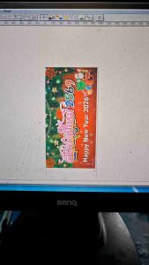 ป้ายสวัสดีปีใหม่ ป้ายไวนิลขนาด 200x100 ซม. หนา 360 แกรม พับขอบเจาะตาไก่ฟรี