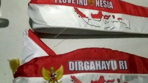 ikat kepala merah putih