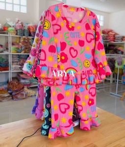 ชุดนอน (รหัสKY01) แขนยาวขายาว ชุดนอนเด็ก 2-4ปี น้ำหนัก11-14 กิโล เสื้อ+กางเกง เซต2ชิ้นผ้านิ่มใส่สบาย พร้อมส่งจากไทย