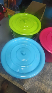 ARINOLA Plastic Chamber Pot with Metal Handle Modern Convenience for Your Comfort RANDOM COLORS 28cm 26cm