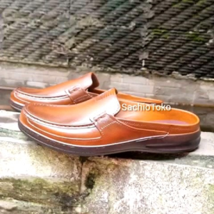 slop coklat pria att sachio toko