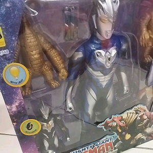 Mainan ultraman 1 set 5 super murah bisa nyala