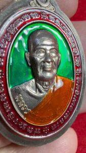 เหรียญรวยพญาไก่ เนื้ออัลปาก้า ลงยาเขียว-แดง-จีวร หลวงพ่อทอง โค๊ต25 ปั้มแจก และอักษรจีน พร้อมกล่อง