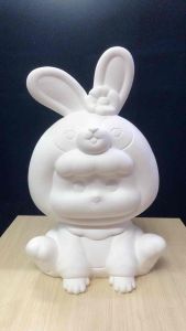 Tượng thạch cao tô màu ống heo hình thỏ Stella.