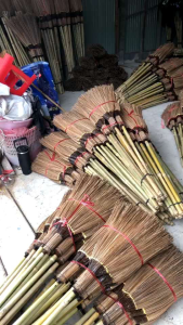 ไม้กวาดทางมะพร้าวตัดปลาย