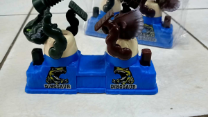 Mainan Anak Battle Pukul pukulan Dinosaurus YG30