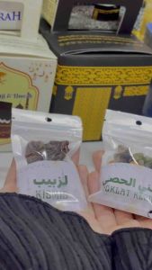 Paket Spesial Oleh-Oleh Haji & Umrah – Air Zam Zam Kurma Tasbih Camilan Arab