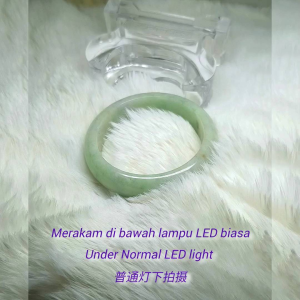 Natural Burmese jadeমায়ানমারের জেড 缅甸翡翠 (Myanmar jade) 54.4mm