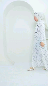 Viona Midi Dress Ory Hijabku: Desain Elegan untuk Hijab