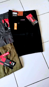 CELANA CHINO PENDEK FREE STIKER & PIN GANTUNGAN KUNCI