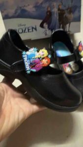 รองเท้านักเรียนหญิงแบบแม่เหล็ก ราคาถูก Chappy Forzenพร้อมส่ง มี3รุ่น ต่างกันที่ลายคะ (ทางร้านออกบิลเงินสดได้ สามารถเบิกโรงเรียนได้คร่า แจ้งทางแชทได้เลยจร้า)