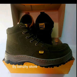 sepatu semi boots pria kekinian bisa buat gaya sangat aman dan nyaman di pakai fashionable