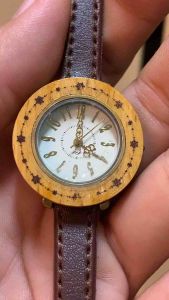 Đồng hồ nữ niềng gỗ máy Nhật size 30mm dây da mới mặt và đáy còn seal nilon chưa bóc